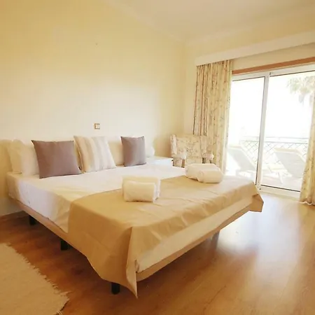Apartment Coelha - Pool - Free Wi-fi - Air Con